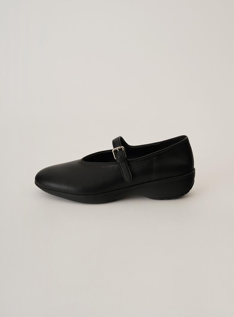 http://img.ouimerci.co.kr/urbanic30_23fw/vibram_mary_jane_matte_2.jpg