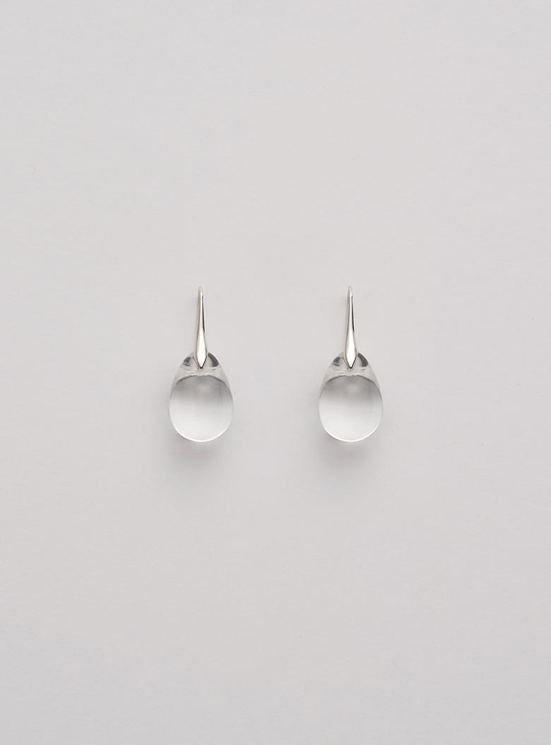 http://img.ouimerci.co.kr/urbanic30_24ss/gota_earrings_new_1.jpg